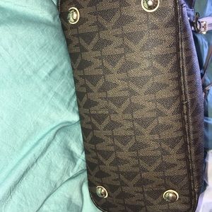 Micheal kors jet set logo tote